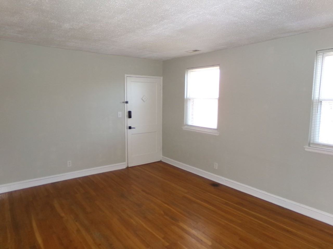 2527 Miller Park Cir Apt C - Photo 3 of 19