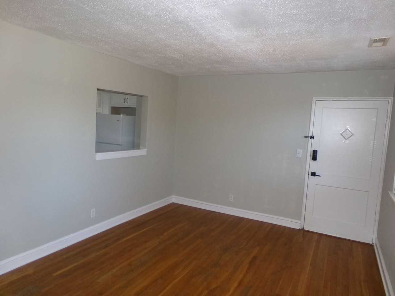 2527 Miller Park Cir Apt C - Photo 5 of 19