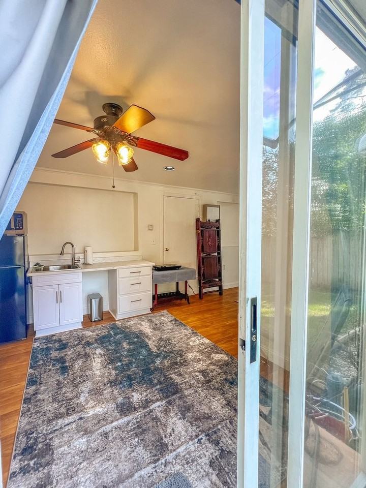 1053 Terrace Dr - Photo 2 of 11