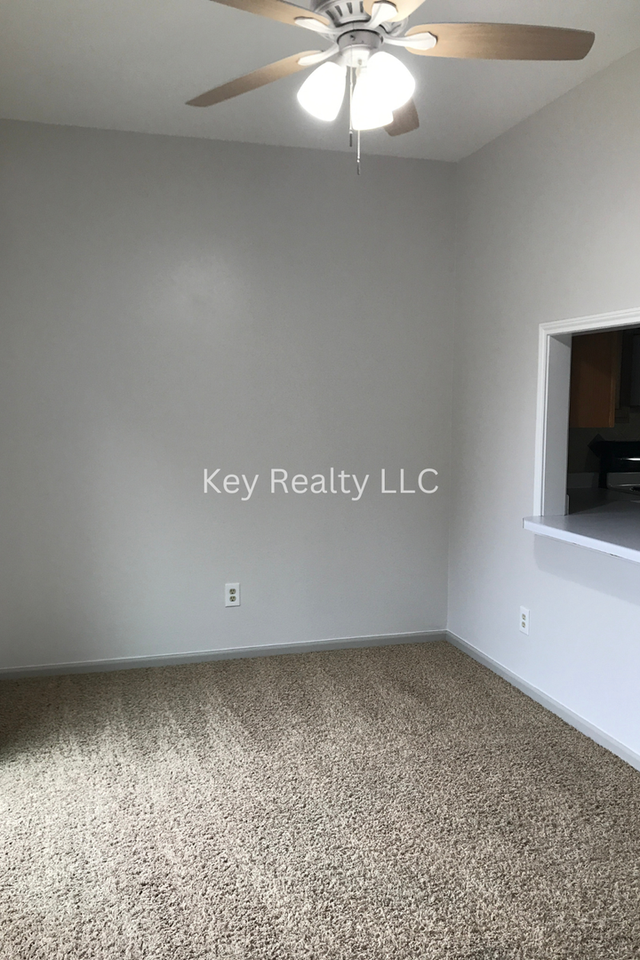 999 Bayou Trace Dr - Photo 2 of 15