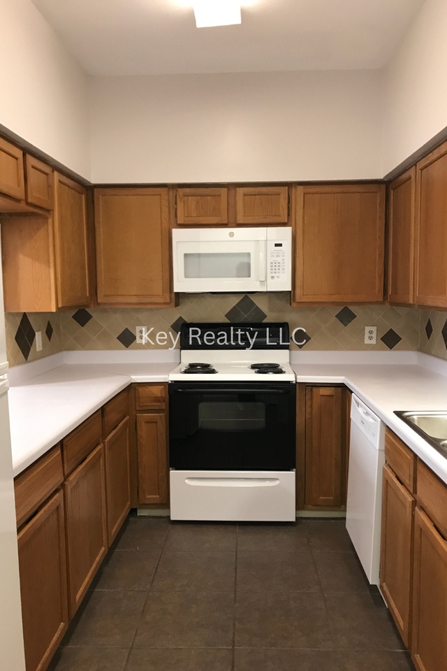 999 Bayou Trace Dr - Photo 3 of 15