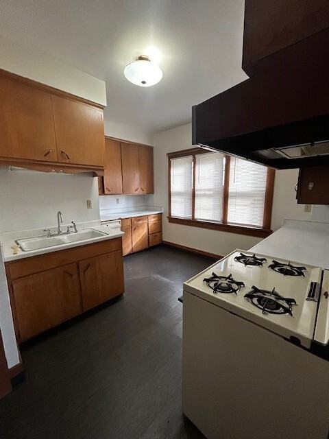 2211 S 9th St - Photo 4 of 9