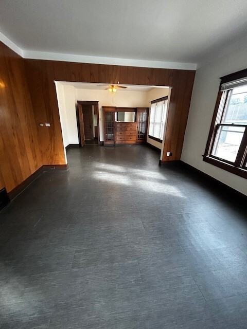 2211 S 9th St - Photo 7 of 9