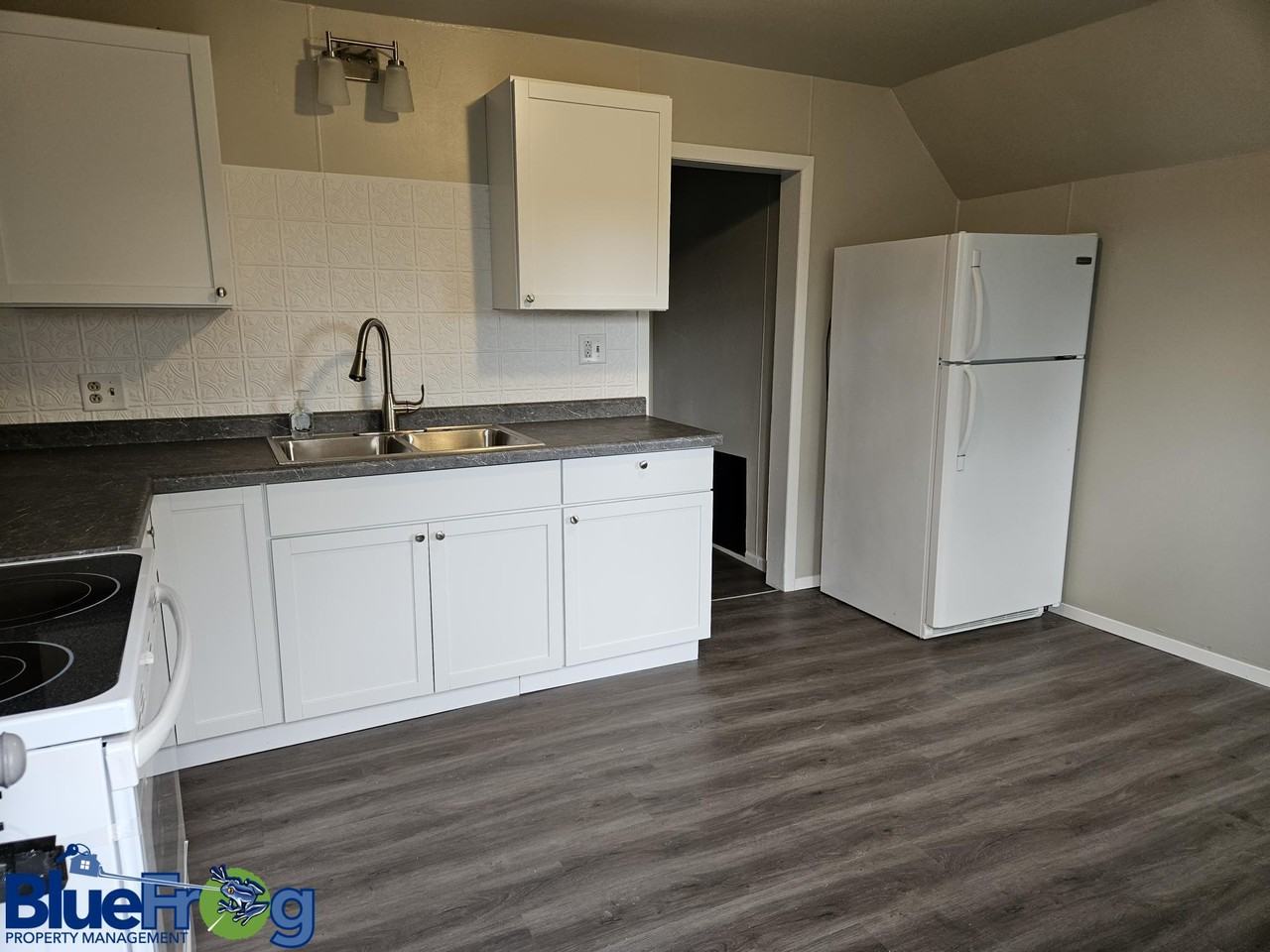 735 Metomen St - Photo 4 of 18