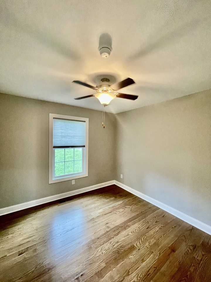 124 Palmer Dr - Photo 4 of 33