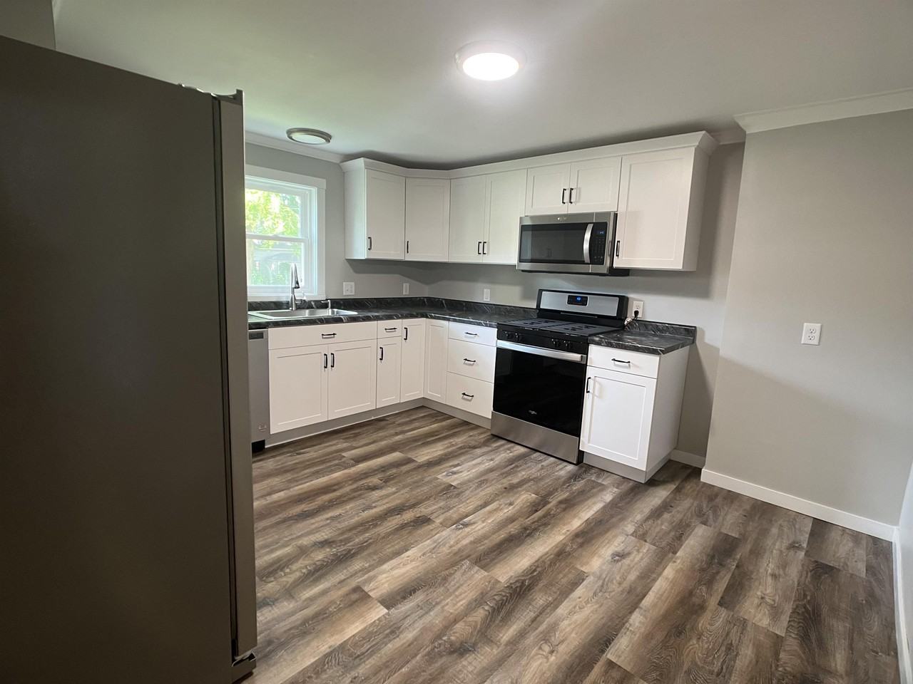 930 S Broadway Ave #1 - Photo 4 of 18