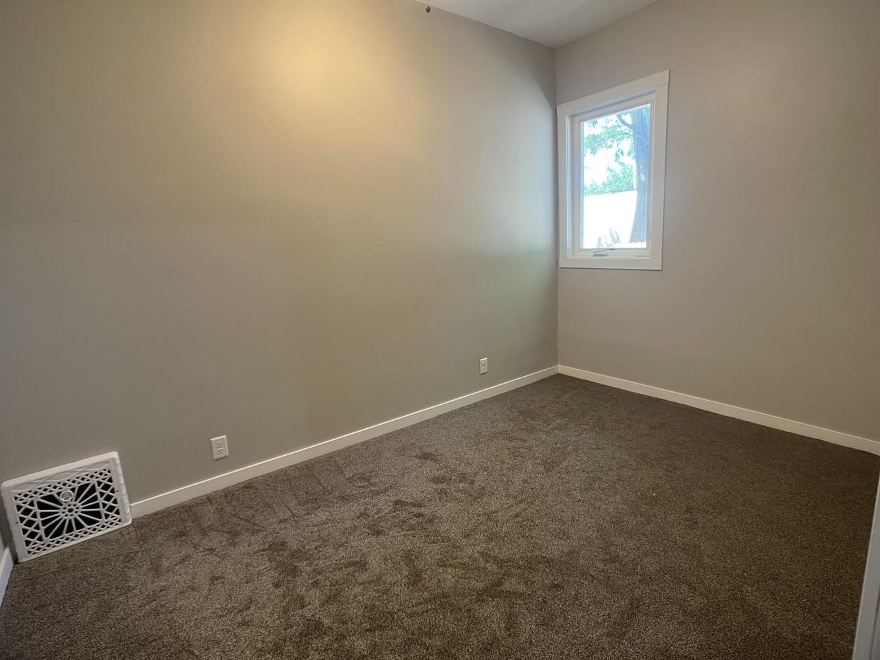 930 S Broadway Ave #1 - Photo 6 of 18