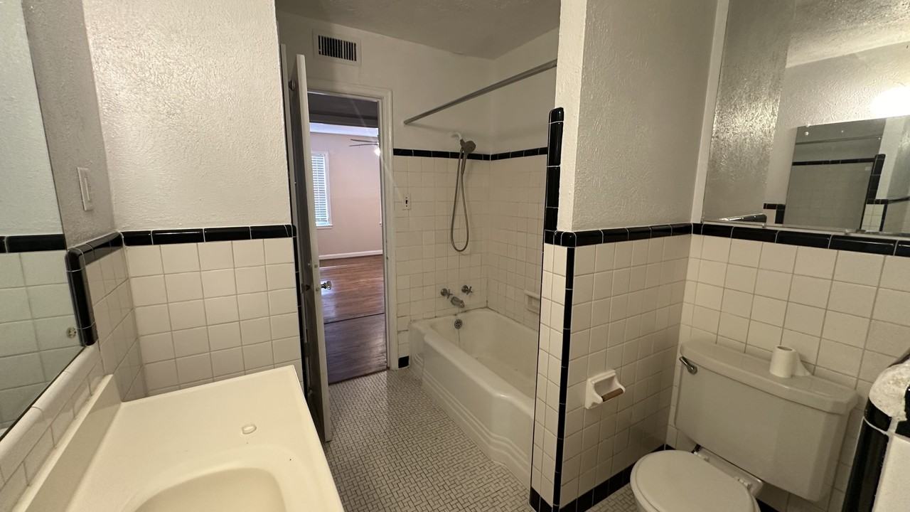 1934 North Blvd #05 - Photo 6 of 13