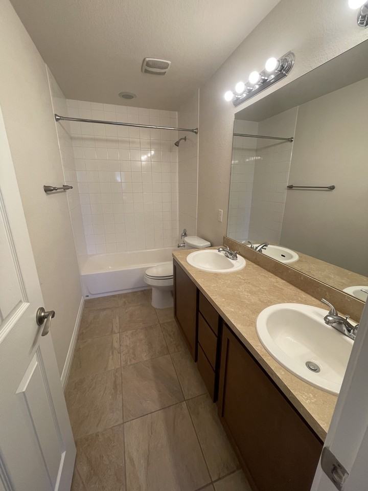 318 Main St - Photo 3 of 13