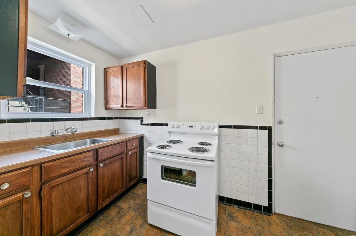 3927 Jamieson Avenue #2E