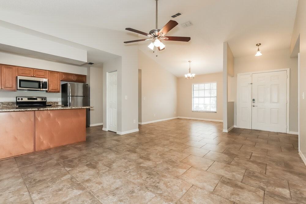 801 Cambridge Way - Photo 3 of 25