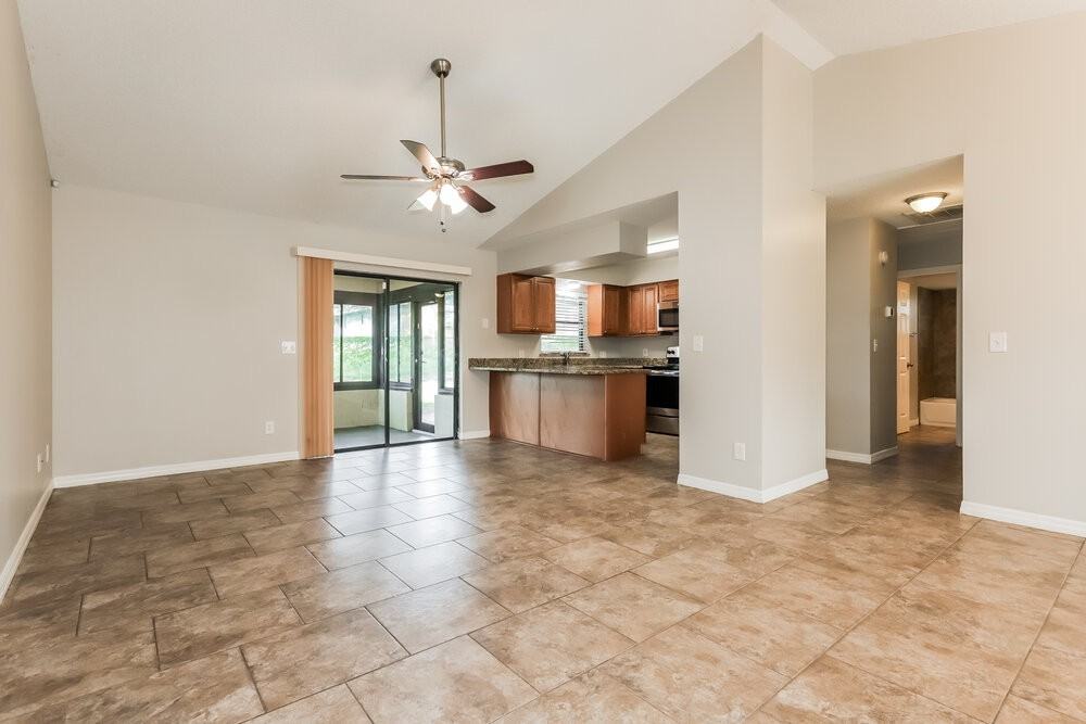801 Cambridge Way - Photo 4 of 25