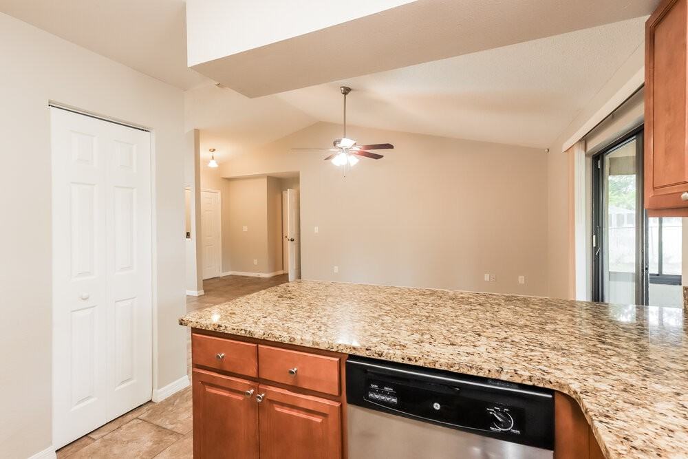 801 Cambridge Way - Photo 6 of 25