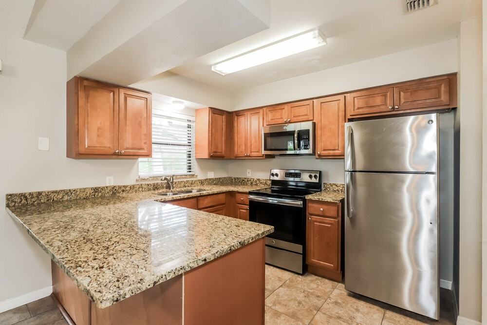 801 Cambridge Way - Photo 7 of 25