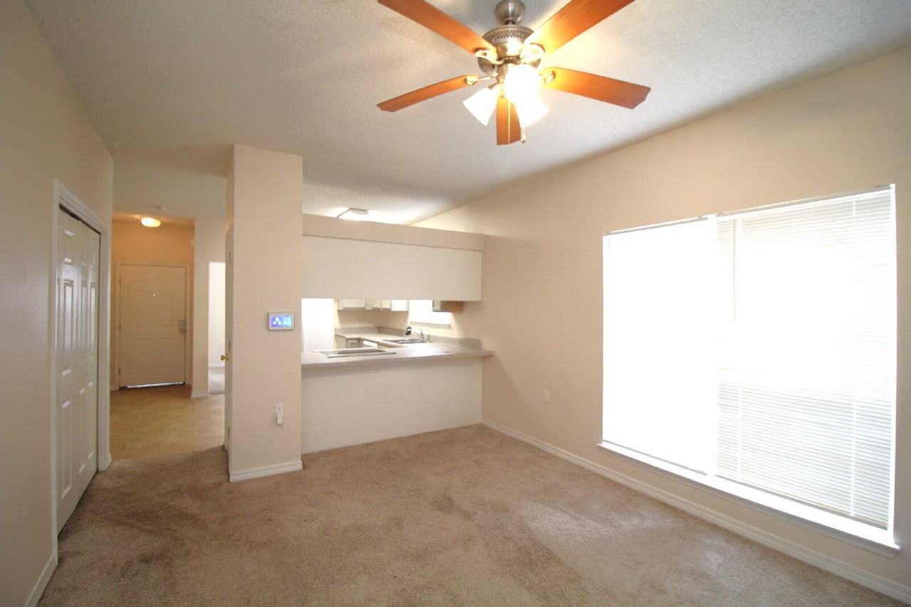 1135 Sweetbriar St - Photo 2 of 19