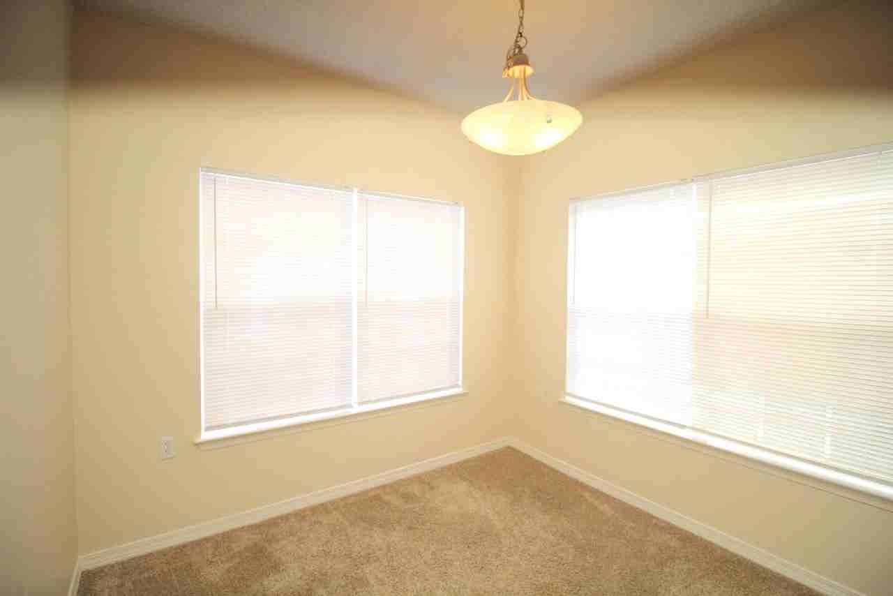 1135 Sweetbriar St - Photo 3 of 19