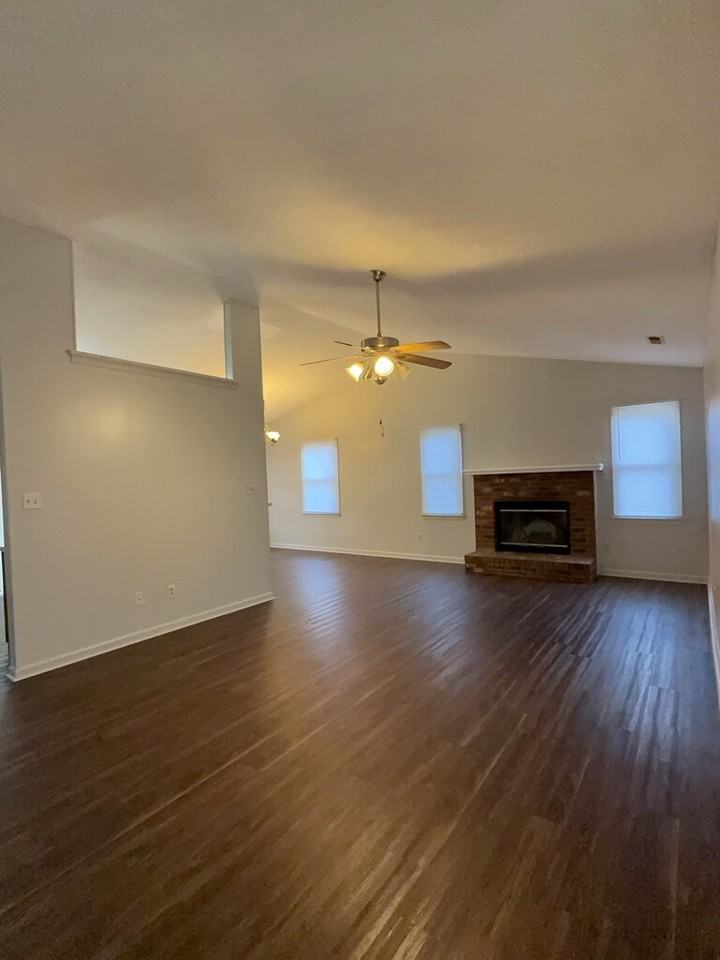 2694 Idlebrook Cir - Photo 3 of 18