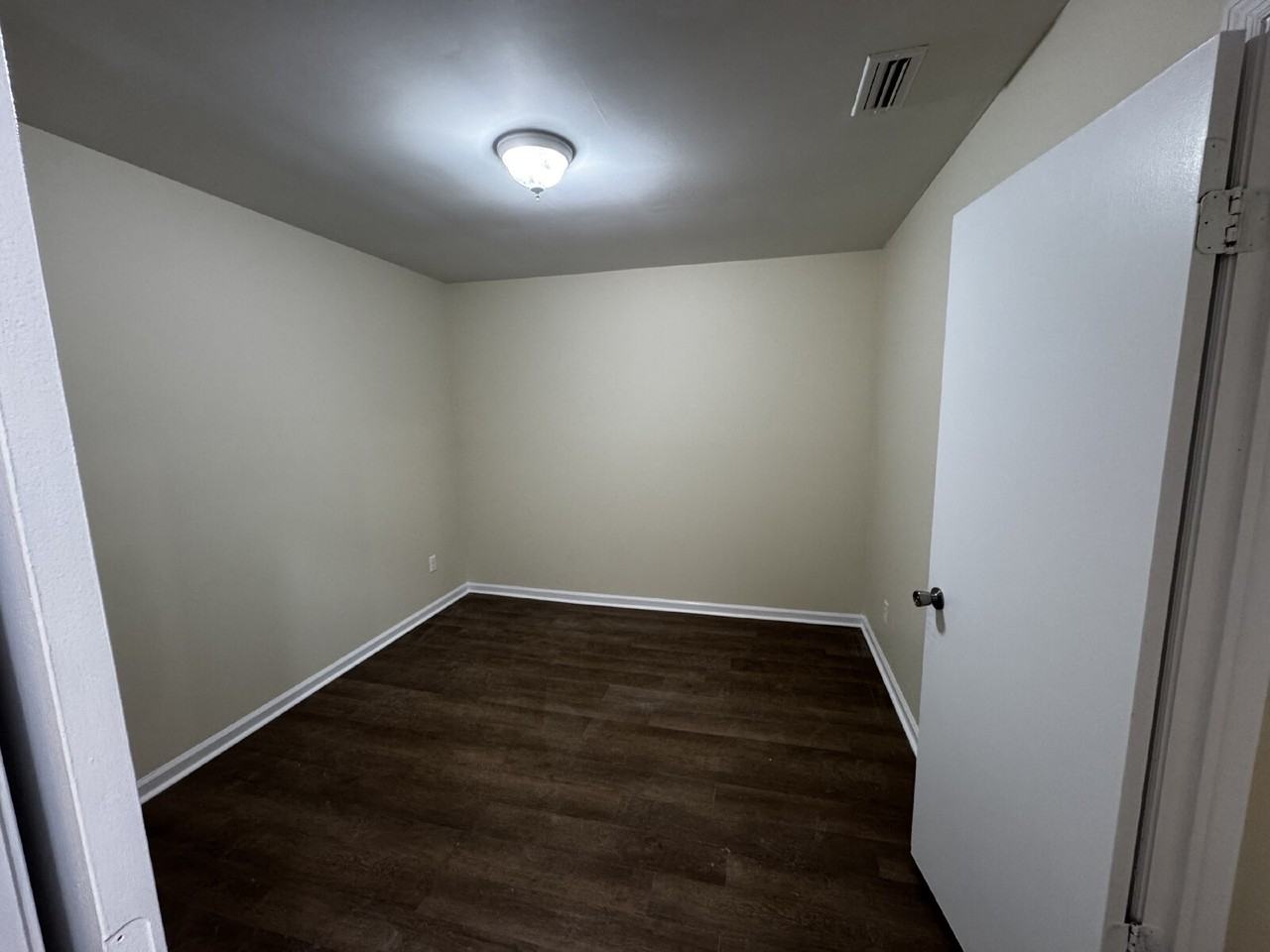 745 Sharon St - Photo 5 of 9