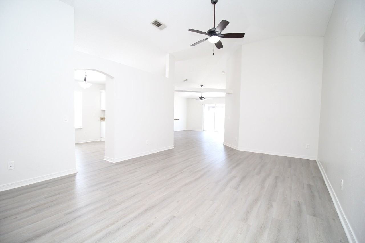 5865 Dandelion Ln - Photo 3 of 25