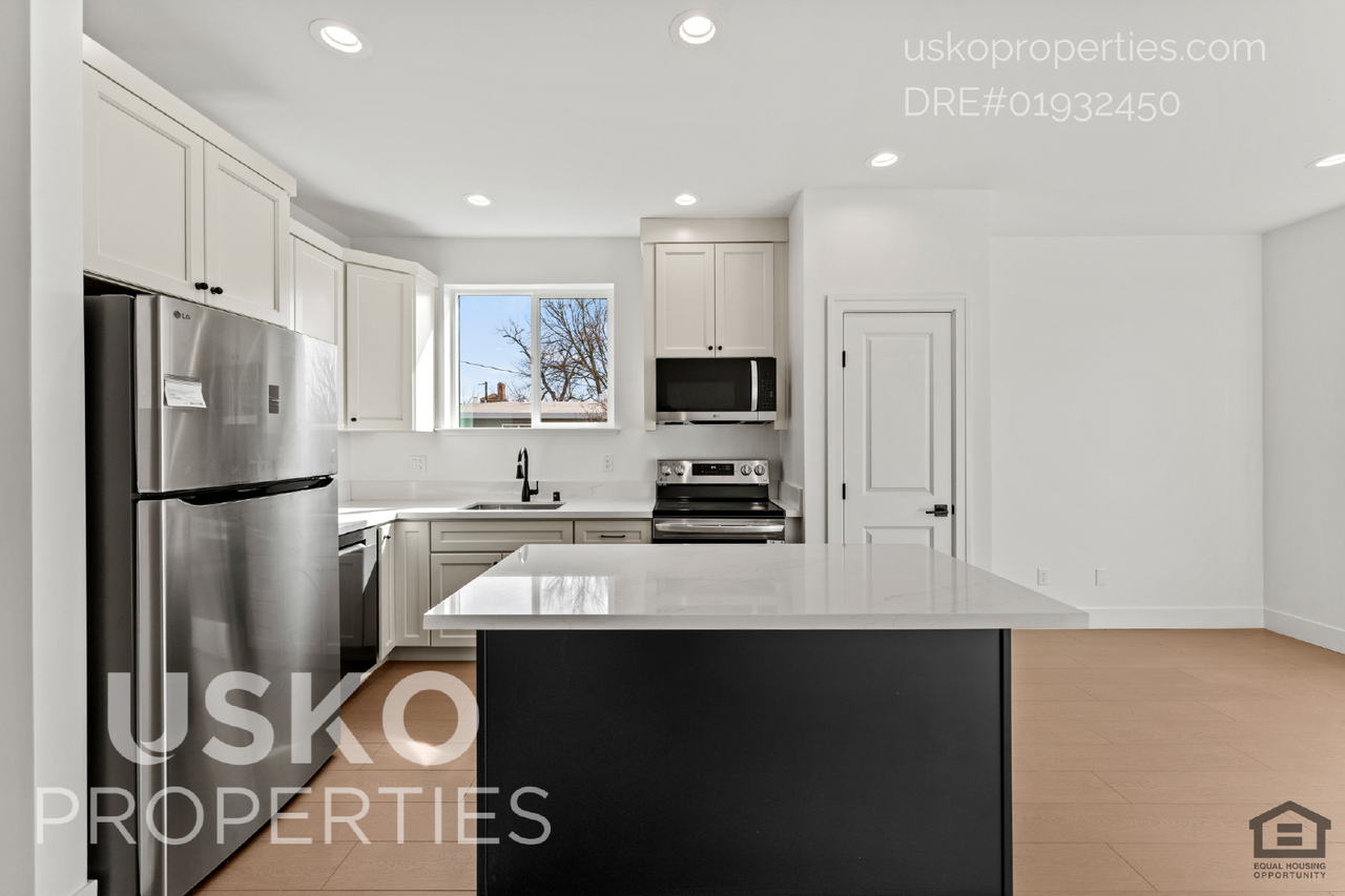 2510 Victorian Aly - Photo 2 of 16