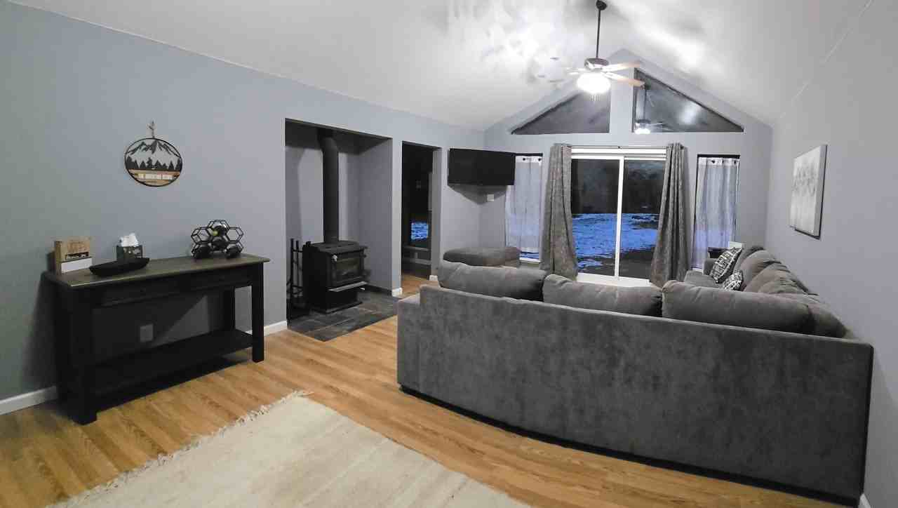 9485 Mountain Meadow Rd - Photo 2 of 12