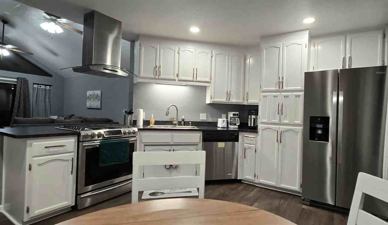 9485 Mountain Meadow Rd - Photo 3 of 12