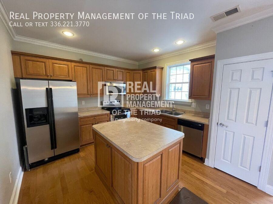 4 Rhododendron Dr - Photo 3 of 15