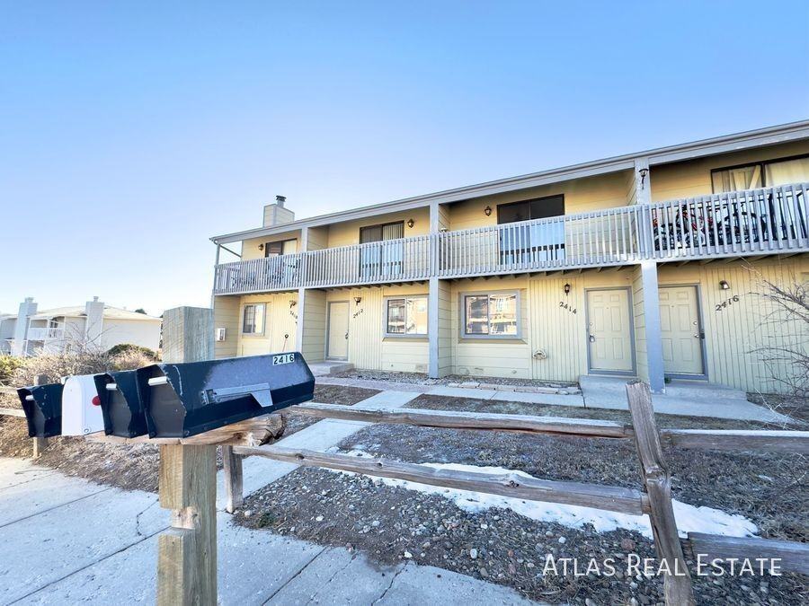 2412 Split Rock Dr - Photo 2 of 11