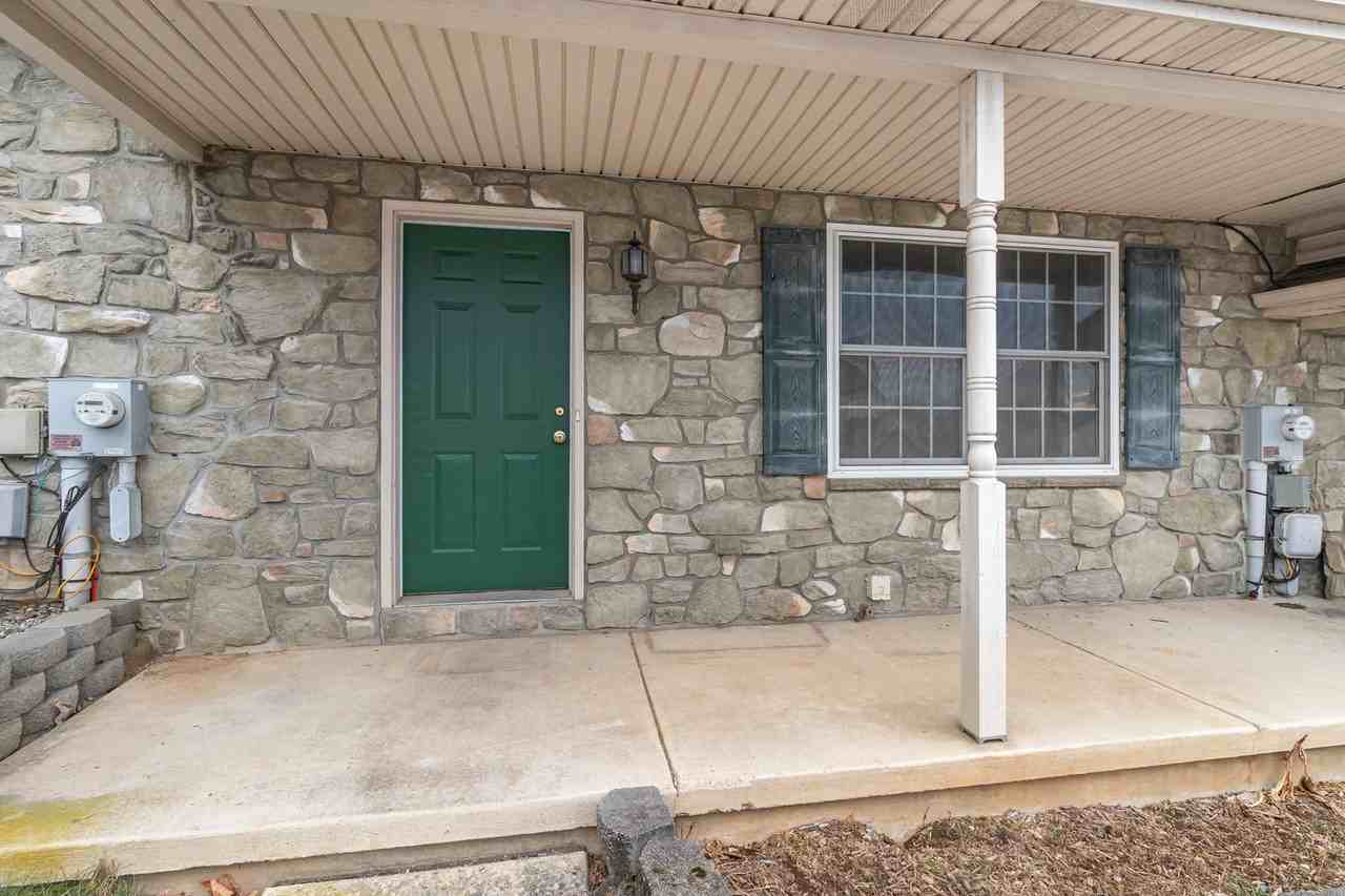 1440 Lakeside Dr - Photo 3 of 30