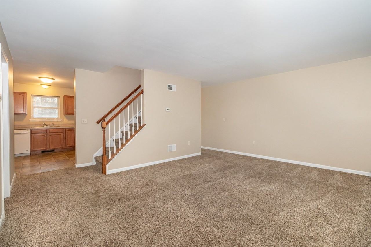 1440 Lakeside Dr - Photo 4 of 30