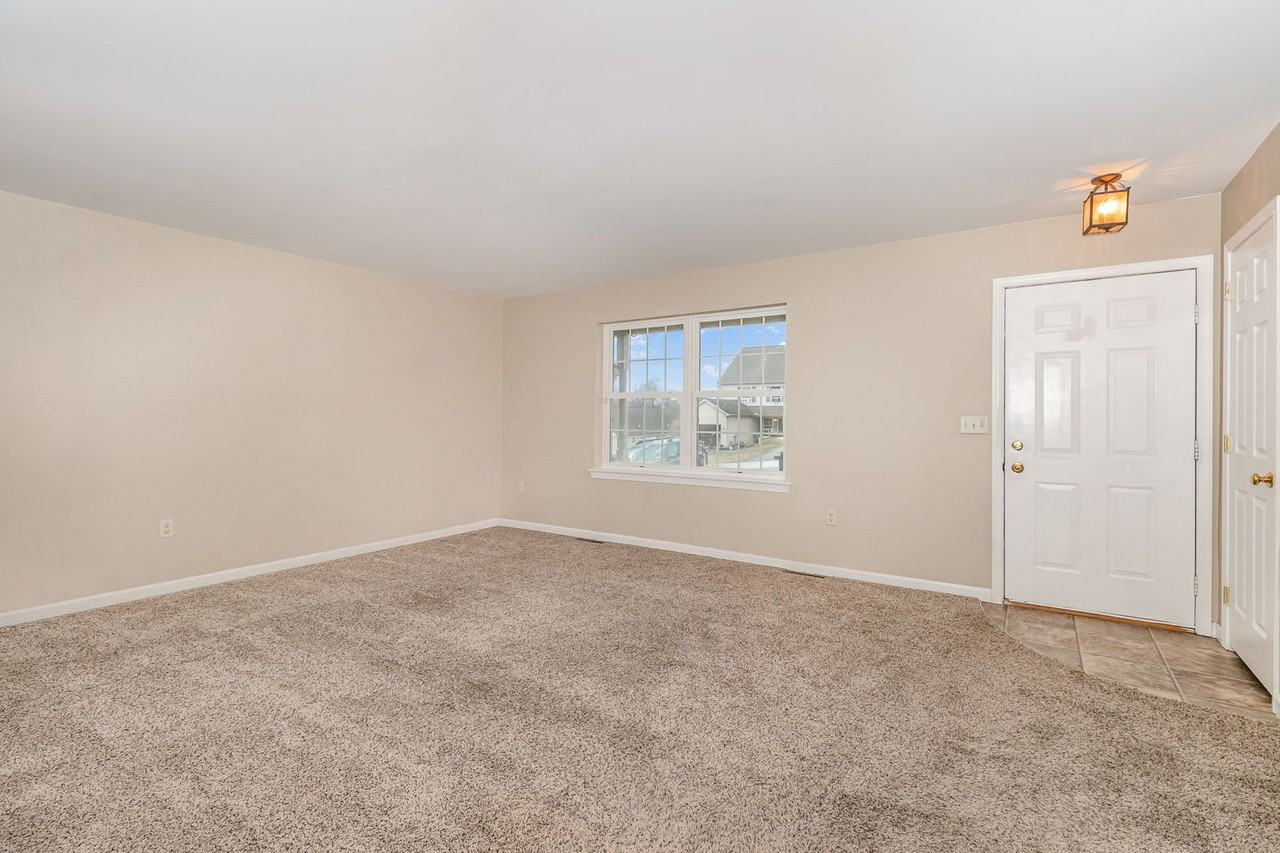 1440 Lakeside Dr - Photo 5 of 30