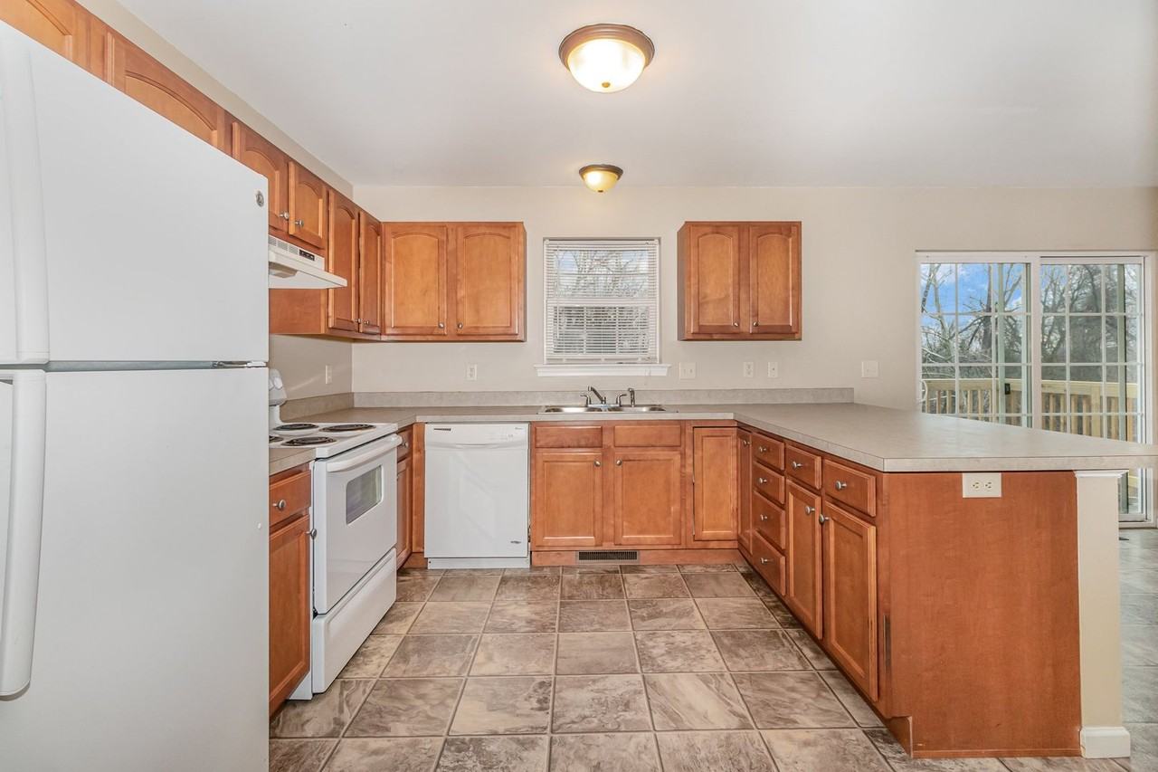 1440 Lakeside Dr - Photo 7 of 30