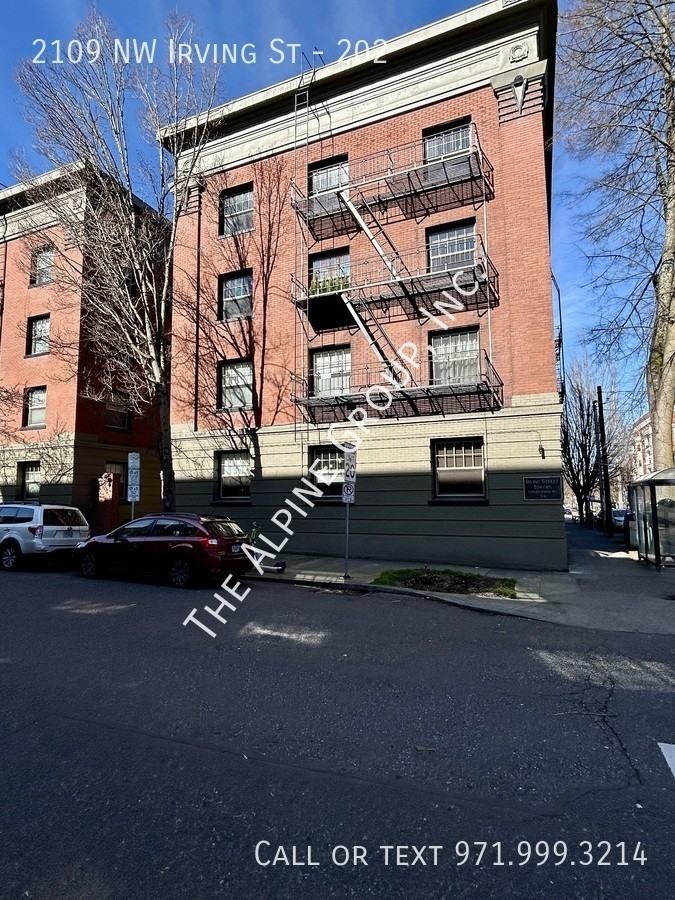 2109 Nw Irving St #202