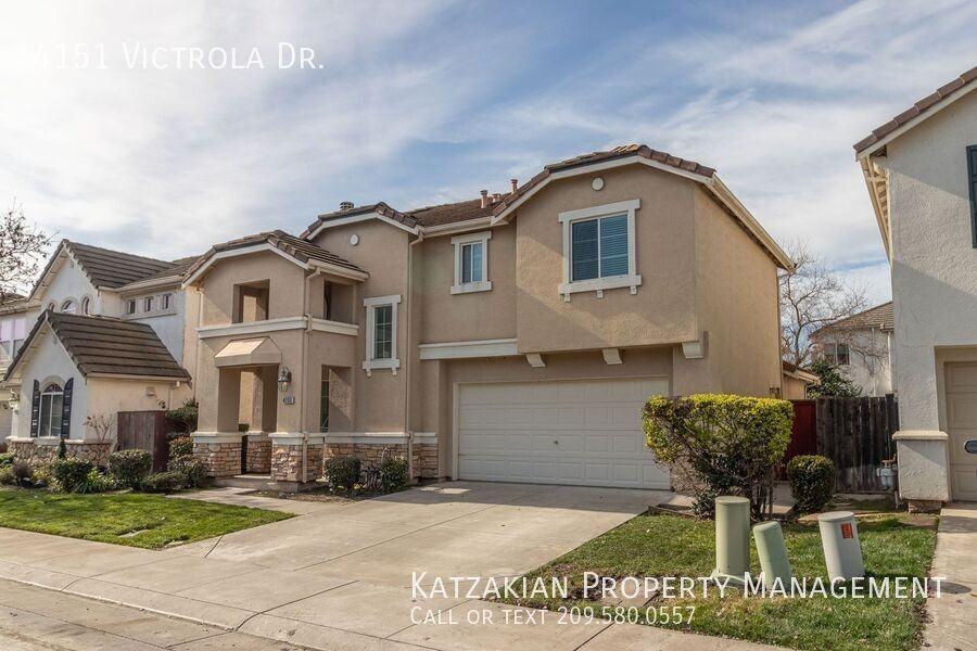 4151 Victrola Dr - Photo 3 of 32