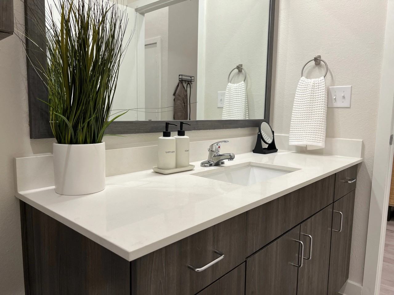 6007 N Interstate 35 #235 - Photo 6 of 15