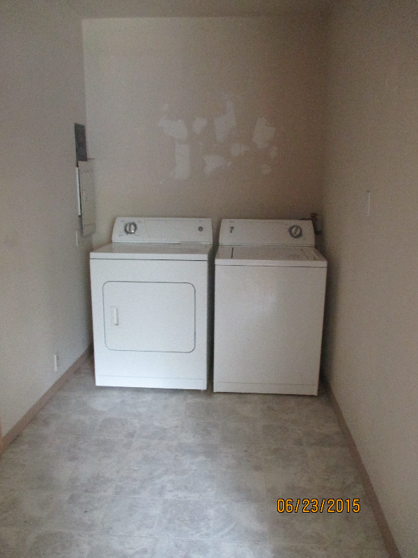 102 4th Ave W - Photo 4 of 12