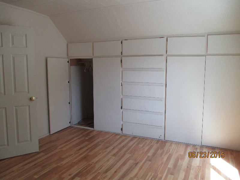 102 4th Ave W - Photo 7 of 12