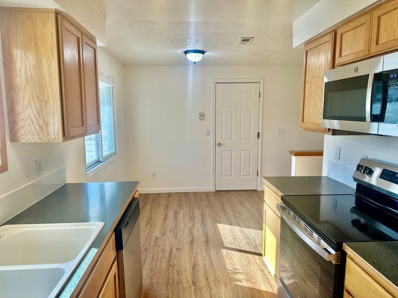 11409 N Guinevere Dr - Photo 7 of 28