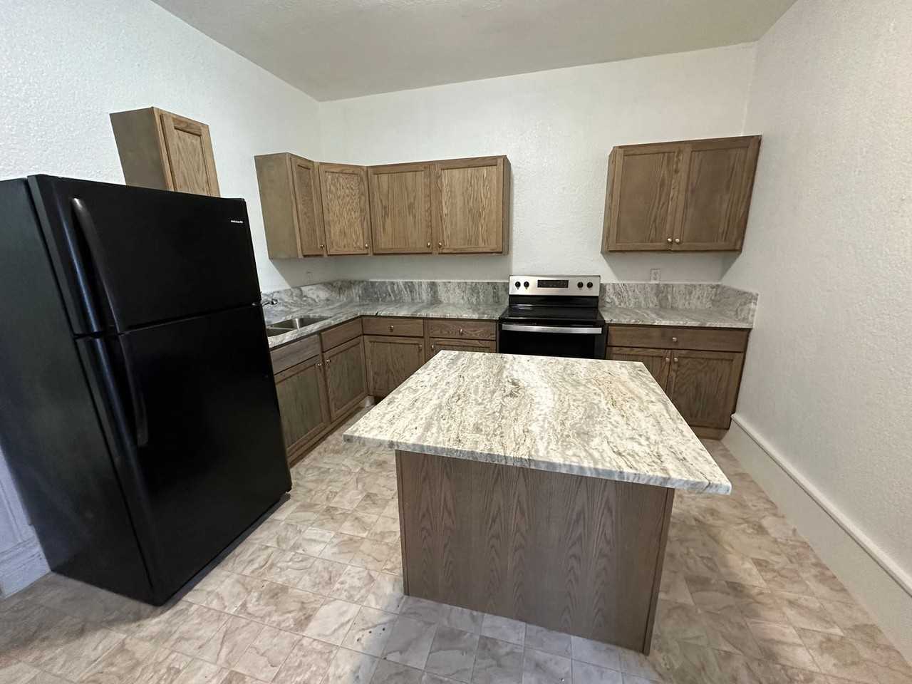 1110 N 11th St - Photo 6 of 8