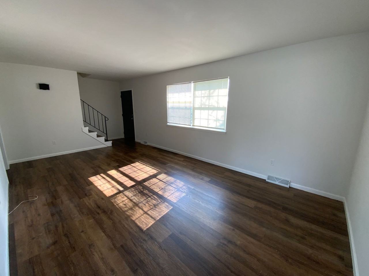 508 S Scott Blvd - Photo 4 of 46