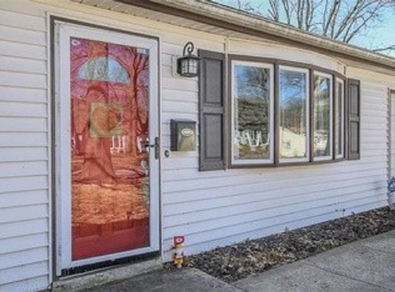 5611 W 101st St - Photo 2 of 30