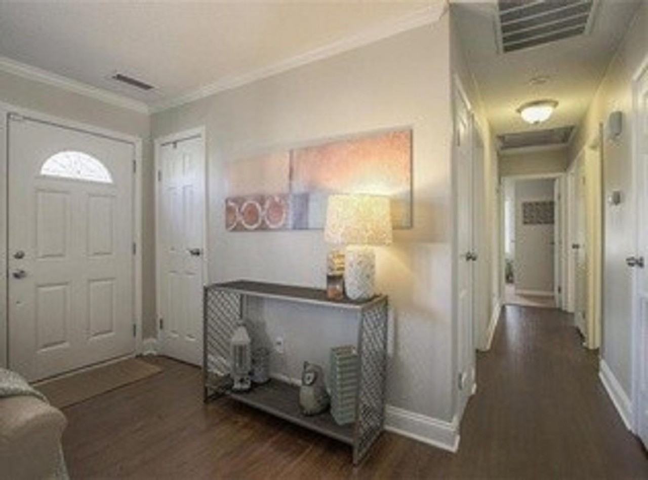 5611 W 101st St - Photo 3 of 30