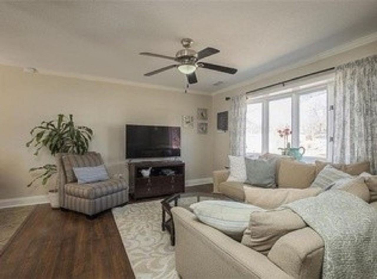 5611 W 101st St - Photo 4 of 30