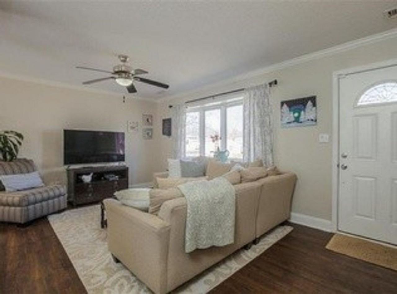 5611 W 101st St - Photo 5 of 30