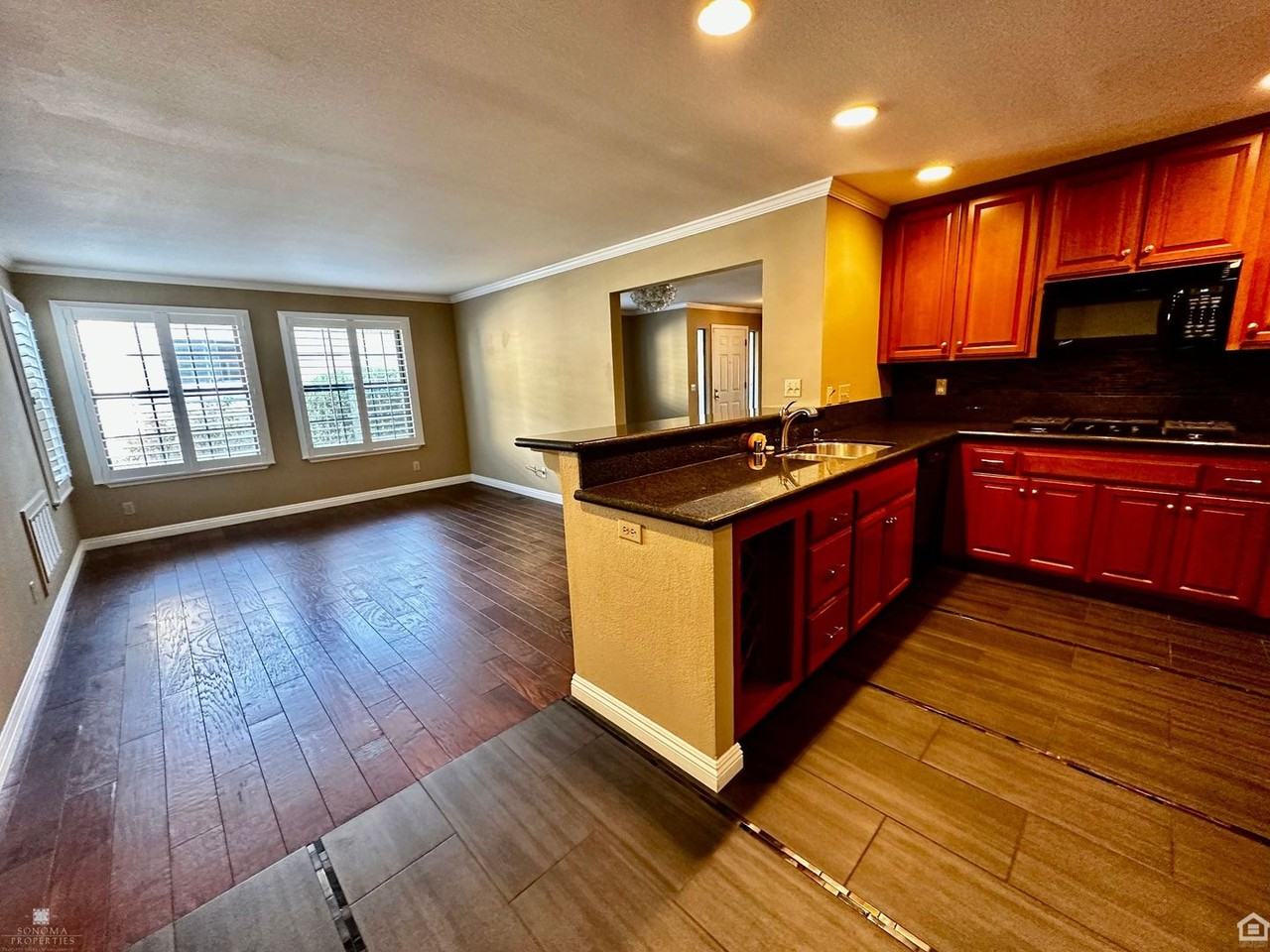 18404 Yale Ct - Photo 3 of 23