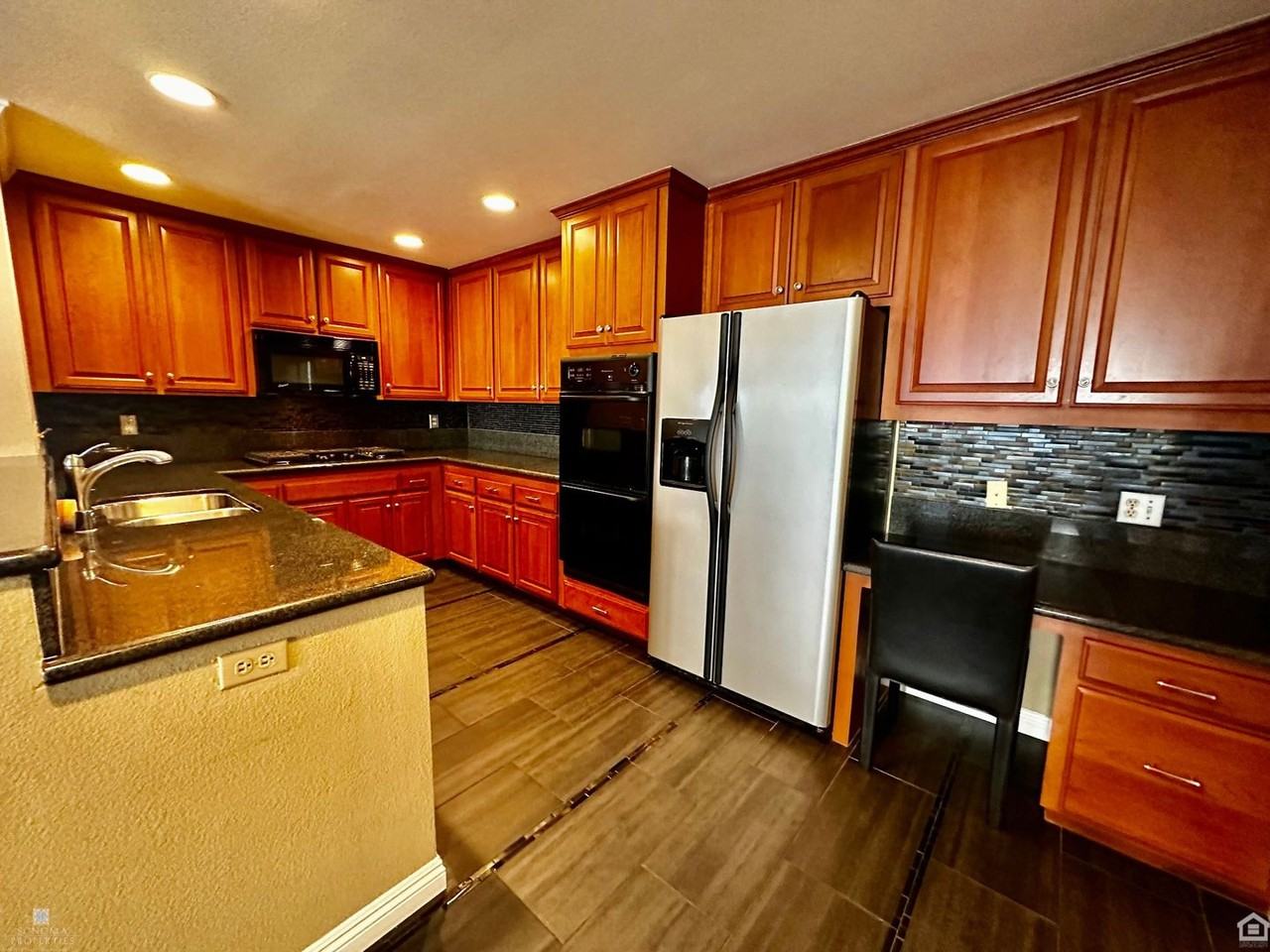 18404 Yale Ct - Photo 5 of 23