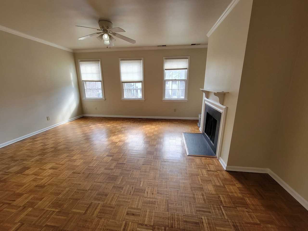 1949 Calvert St Nw ##Nw - Photo 3 of 13