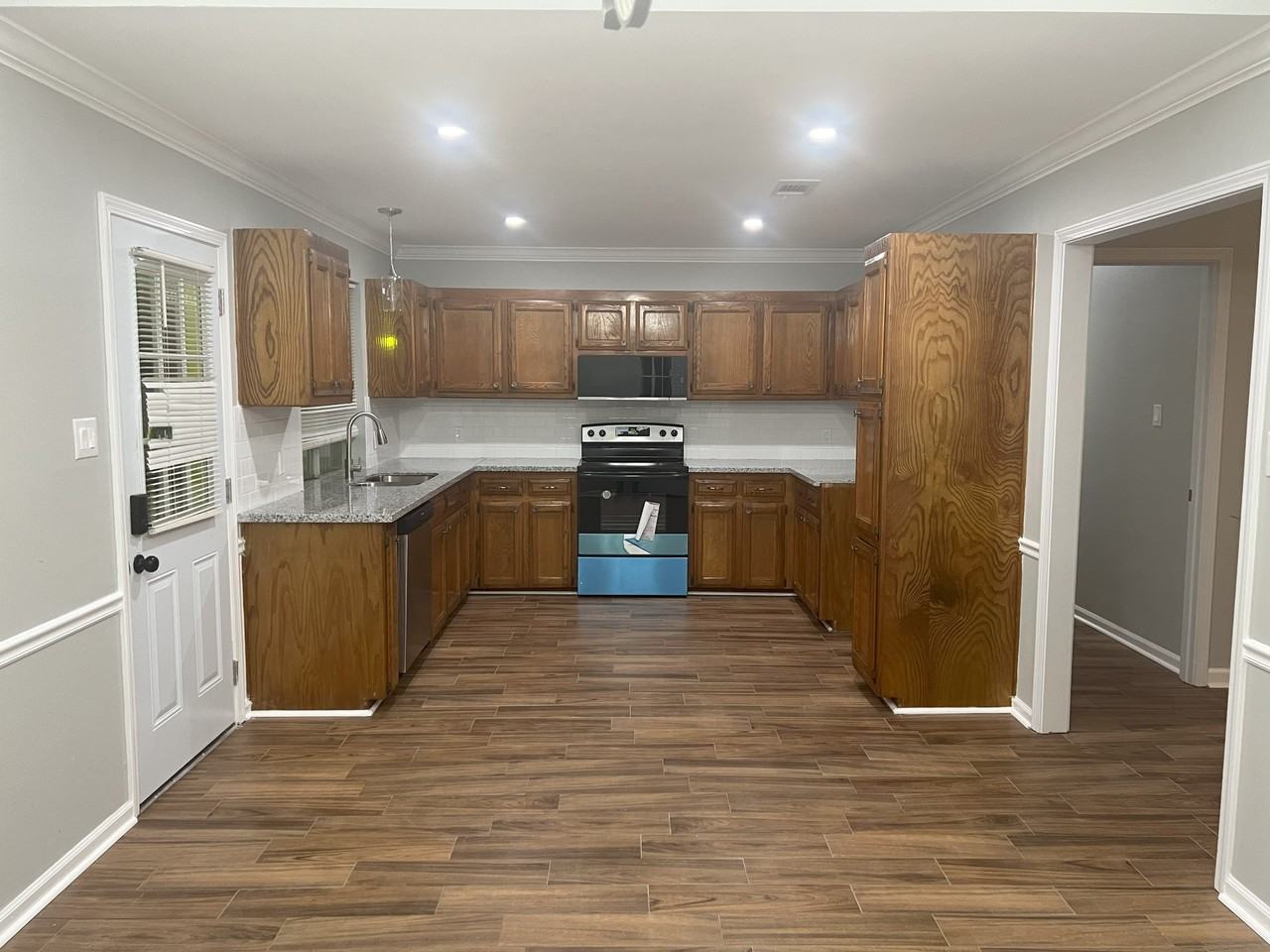 1719 Tallwood Dr #NA - Photo 3 of 18
