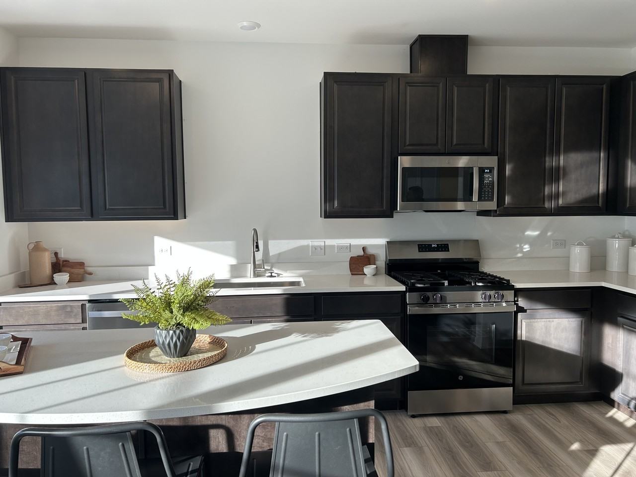 1408 Neubauer Cir #1905 - Photo 3 of 17