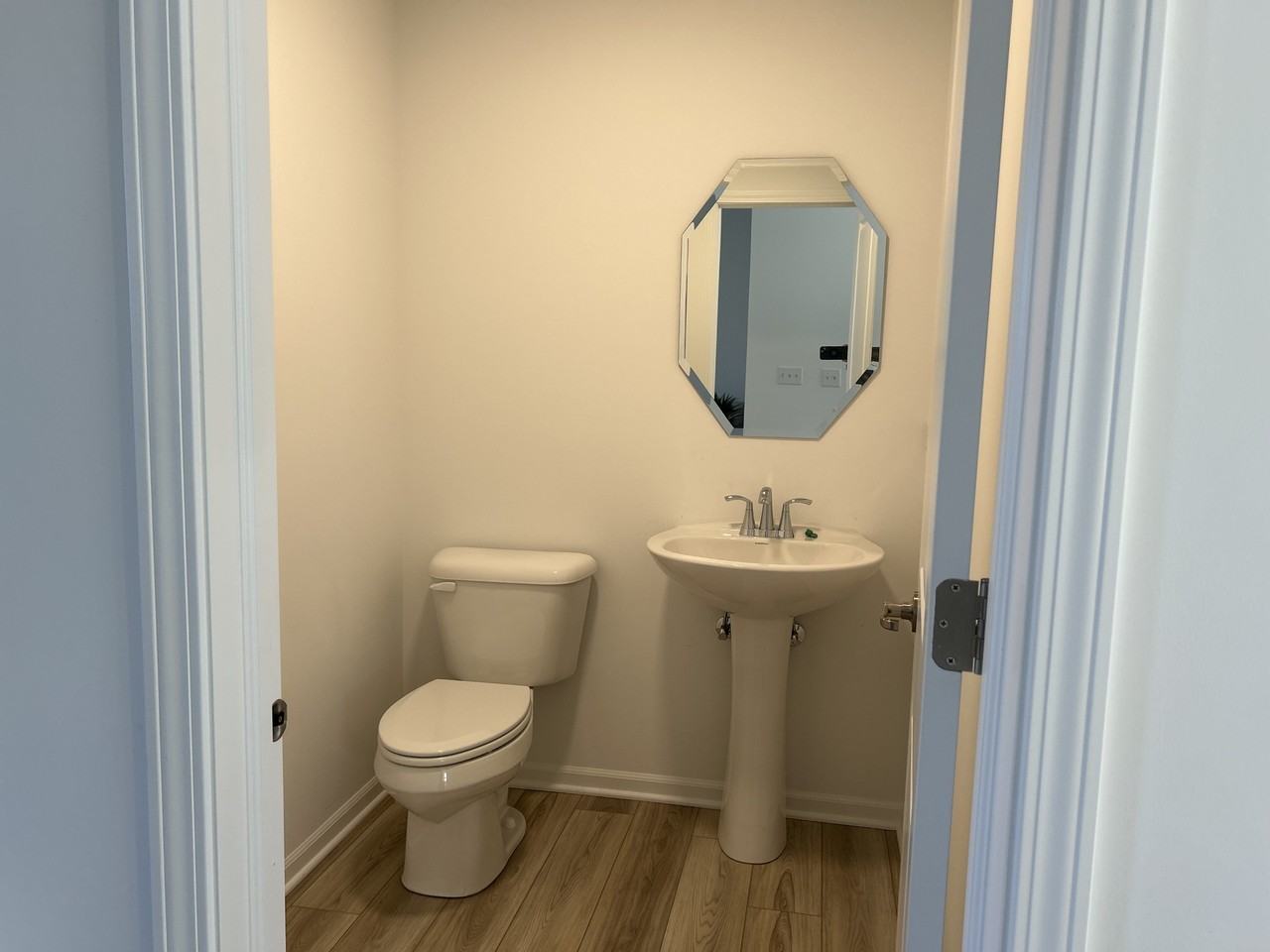 1408 Neubauer Cir #1905 - Photo 6 of 17
